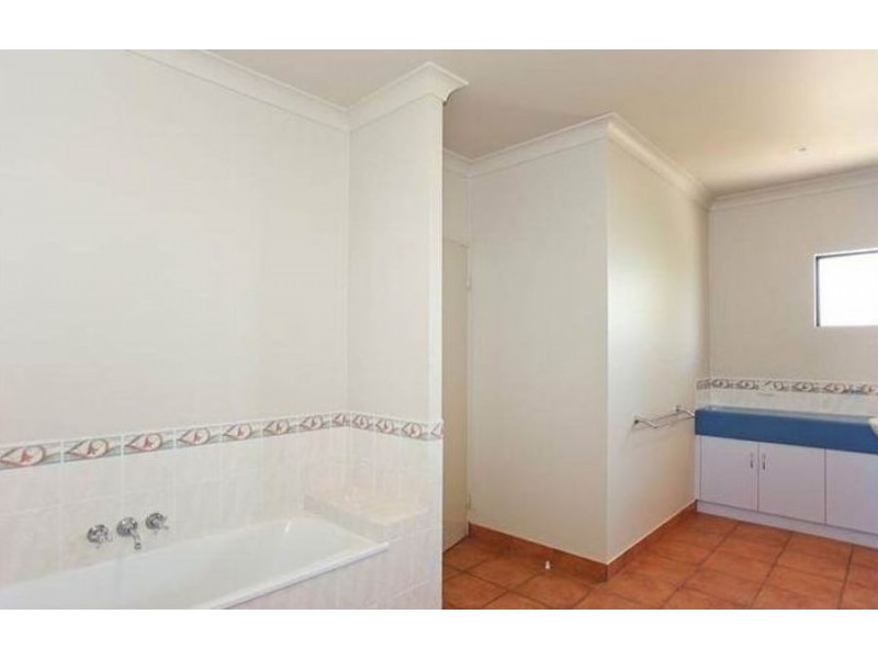 4 James Croker Drive, Mount Pleasant QLD 4740