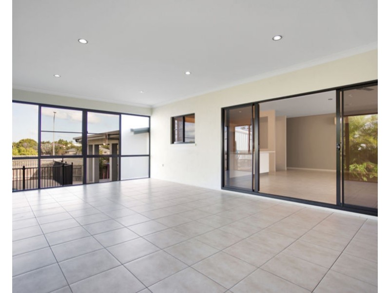 12 Ahern Court, Rural View QLD 4740