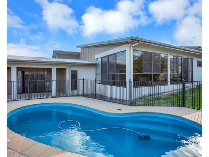 12 Ahern Court, Rural View QLD 4740