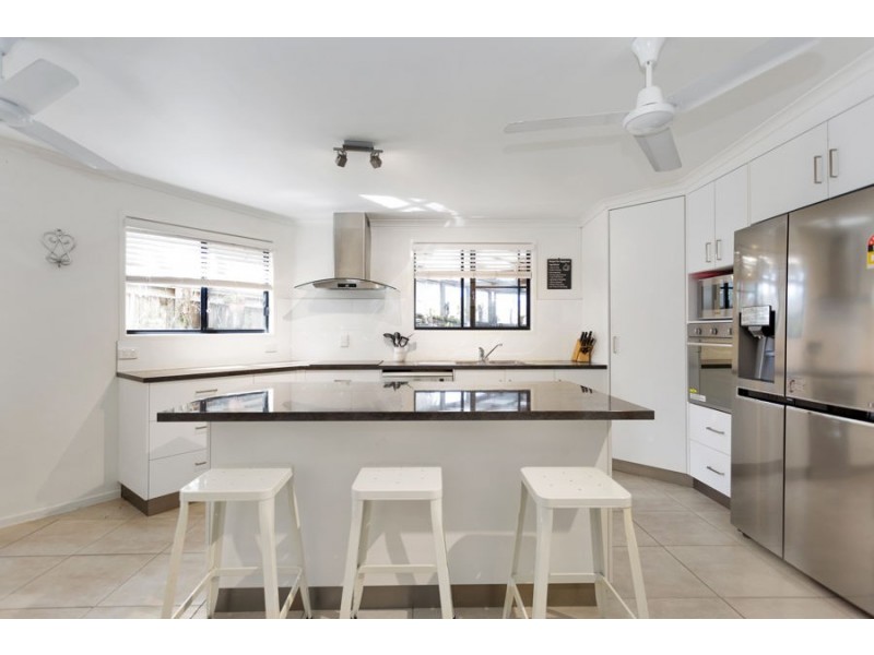 18 Milkins Street, Ball Bay QLD 4741