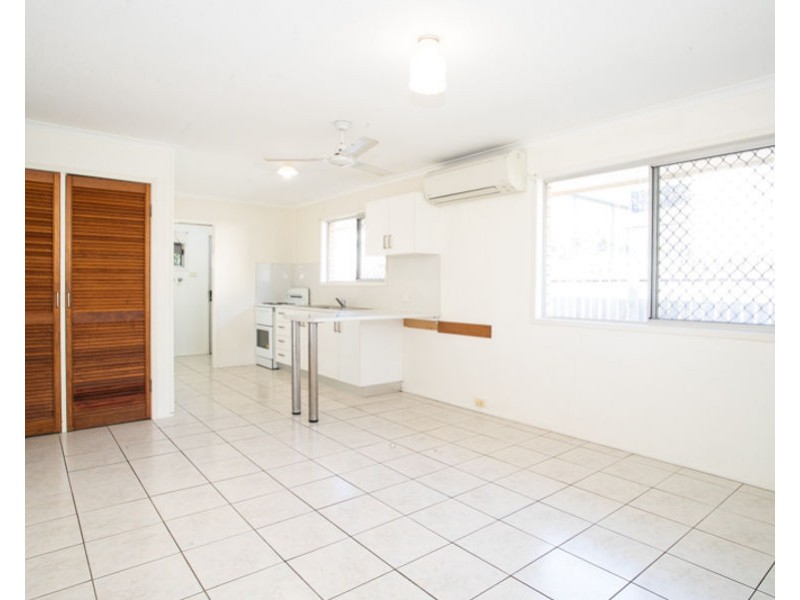 Unit 1 & 2, 4 Osprey Close, Slade Point QLD 4740