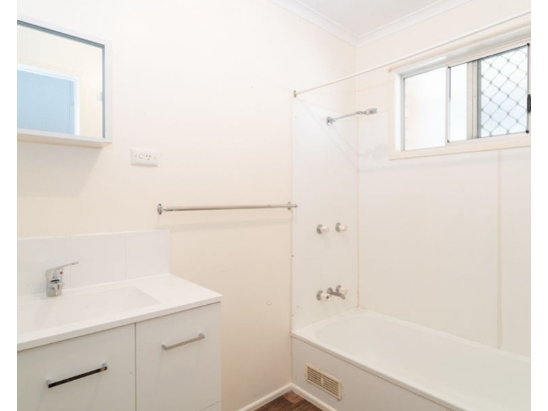 Unit 1 & 2, 4 Osprey Close, Slade Point QLD 4740