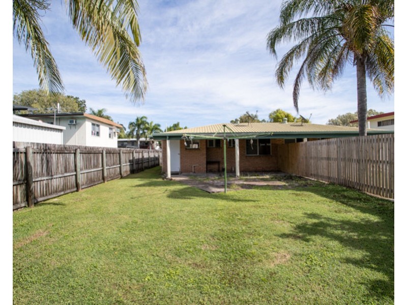 Unit 1 & 2, 4 Osprey Close, Slade Point QLD 4740