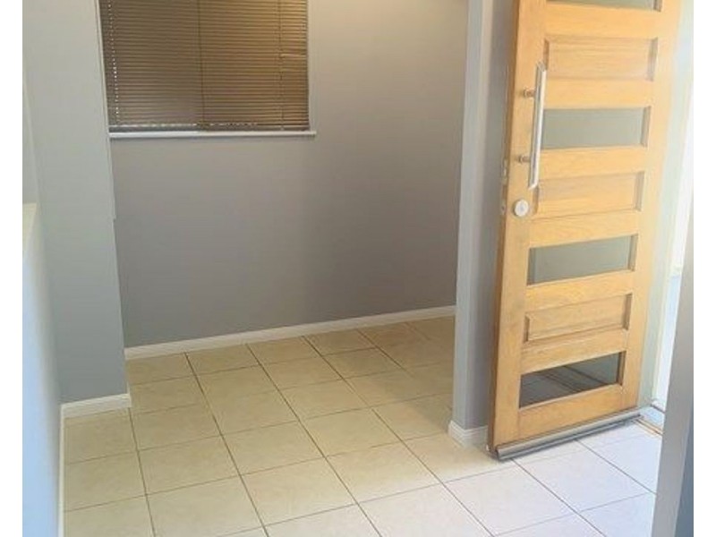 10 Eva Parade, Glenella QLD 4740