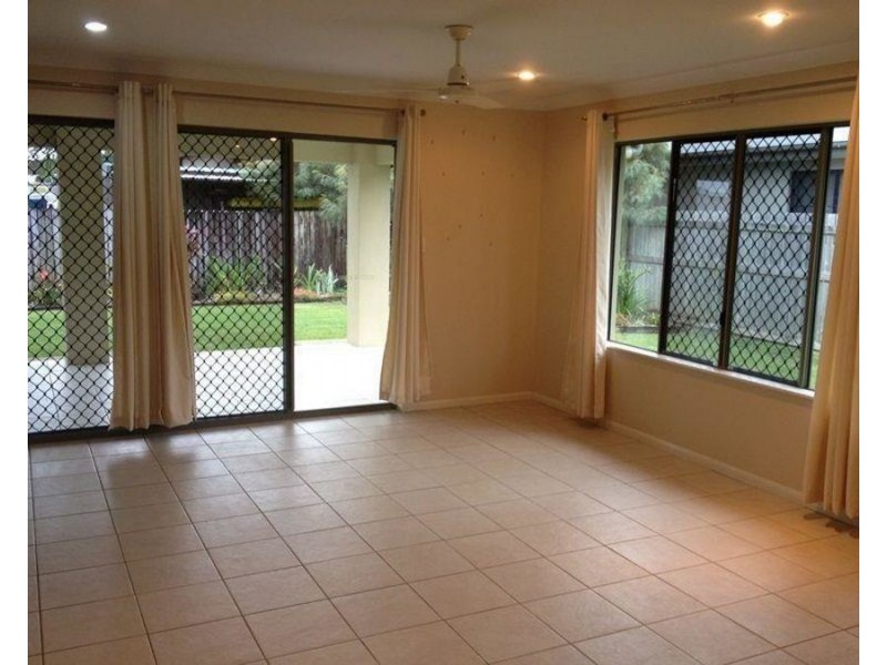 10 Eva Parade, Glenella QLD 4740