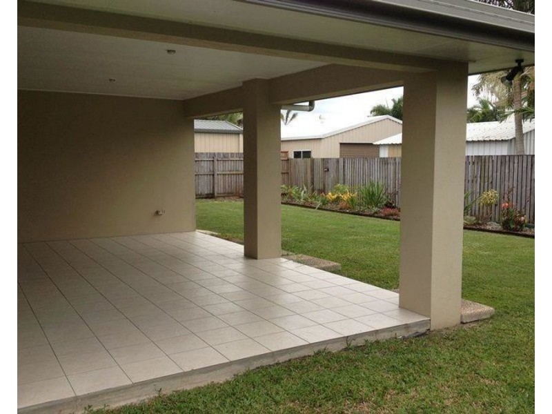 10 Eva Parade, Glenella QLD 4740