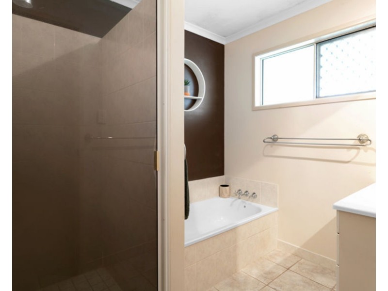 19 Caledonian Drive, Beaconsfield QLD 4740