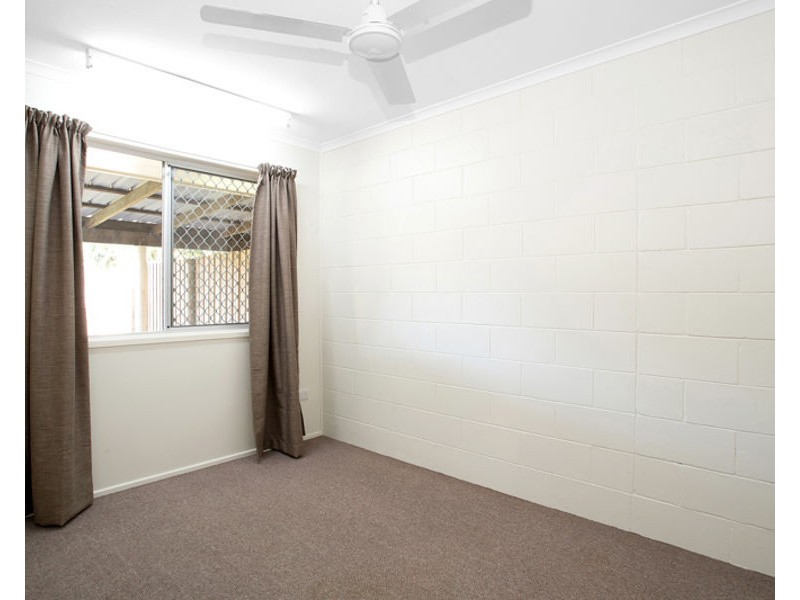 2/4 Osprey Close, Slade Point QLD 4740