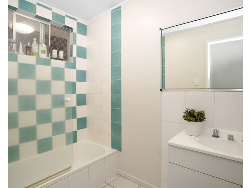 12 Petrel Street, Slade Point QLD 4740