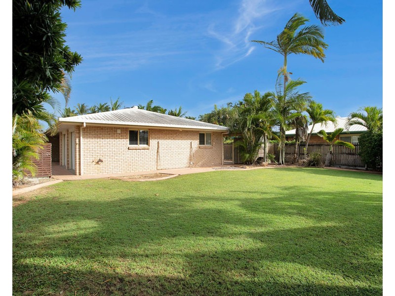 2 Michelle Crescent, Bucasia QLD 4750