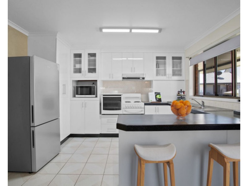 6 Denise Court, Beaconsfield QLD 4740