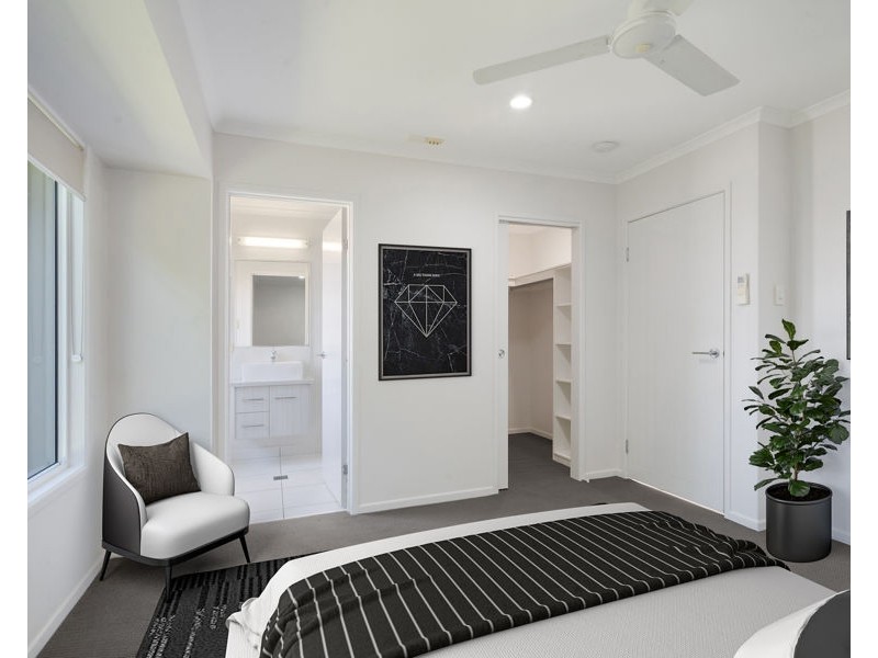 2 Berkshire Lane, Ooralea QLD 4740