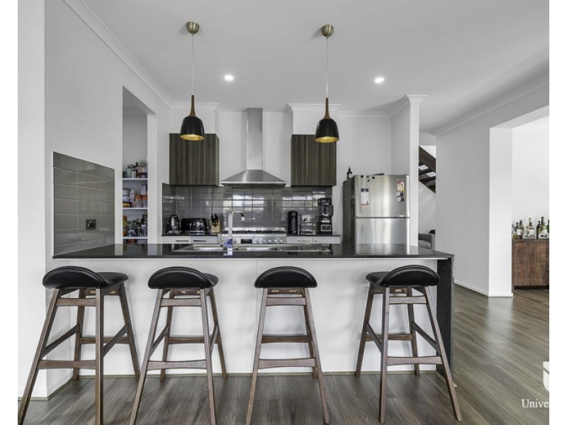 35 Upthorpe Way, Mickleham VIC 3064