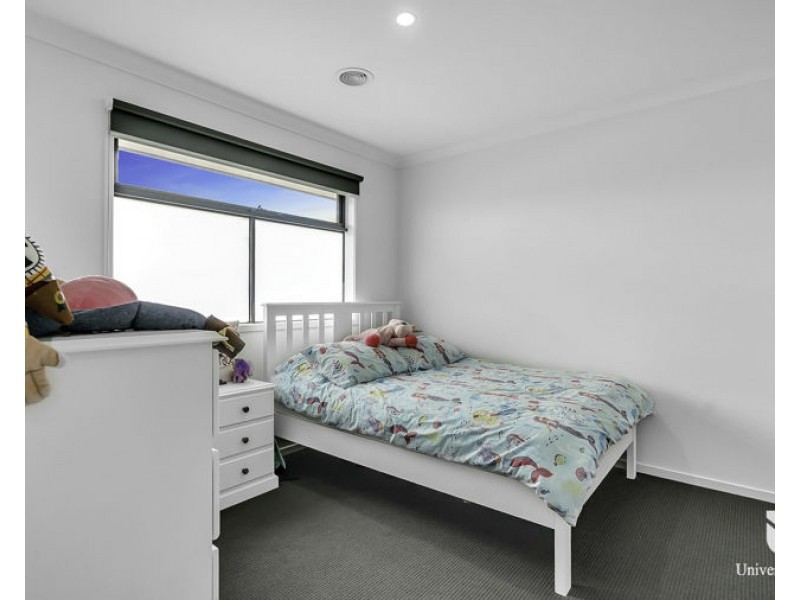 35 Upthorpe Way, Mickleham VIC 3064