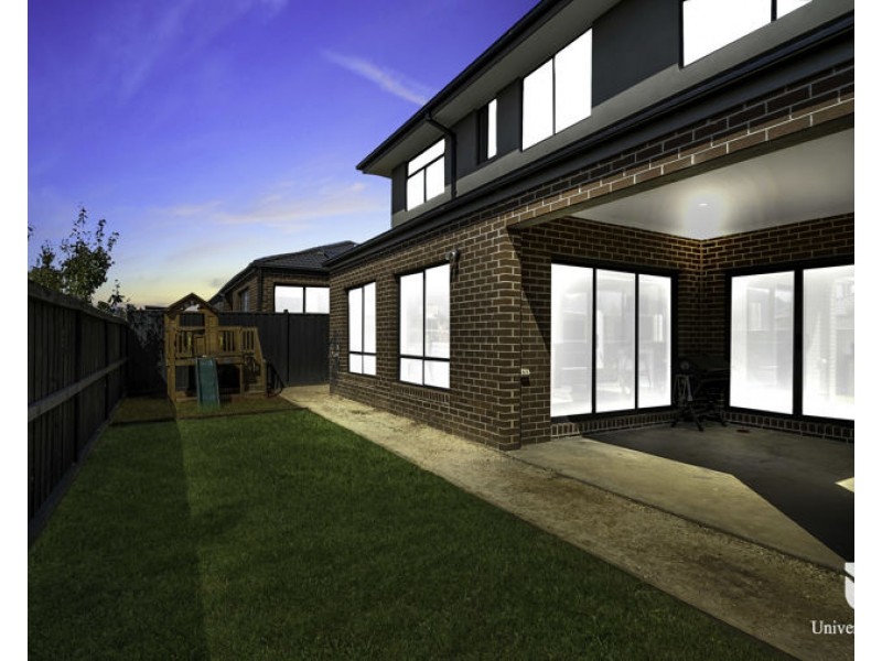 35 Upthorpe Way, Mickleham VIC 3064