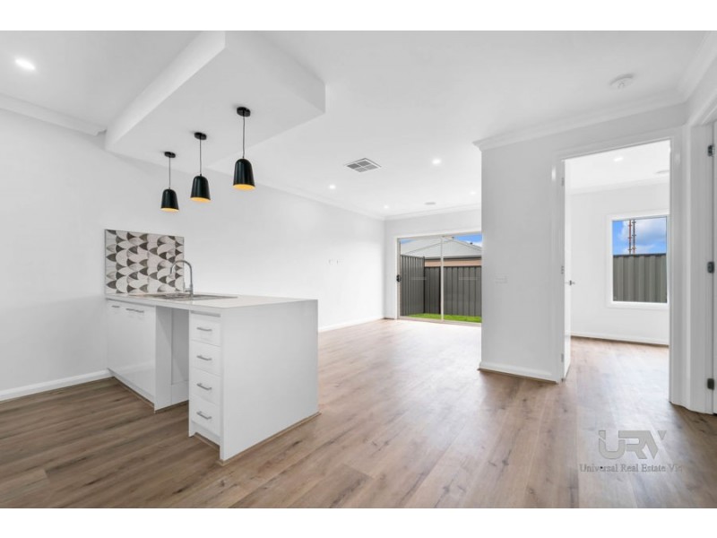 43 Bowenia Avenue, Craigieburn VIC 3064
