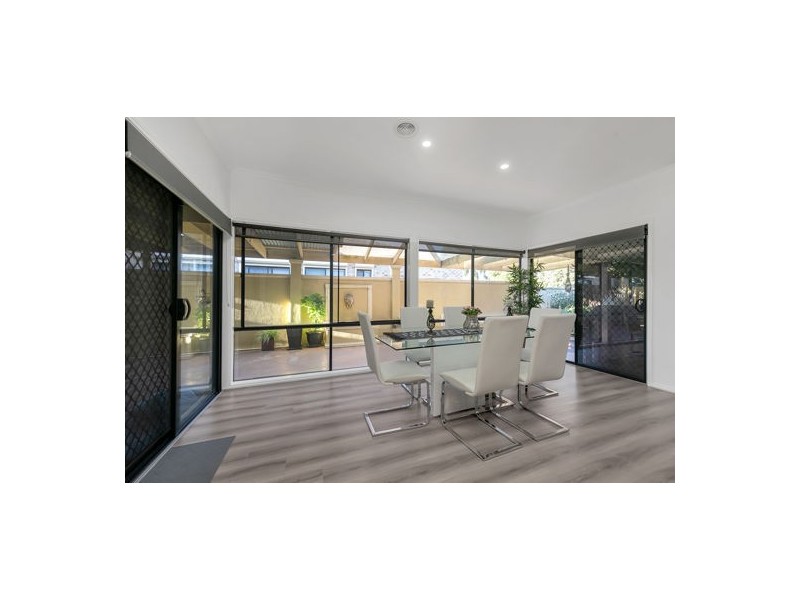 13 Masters Circuit, Roxburgh Park VIC 3064