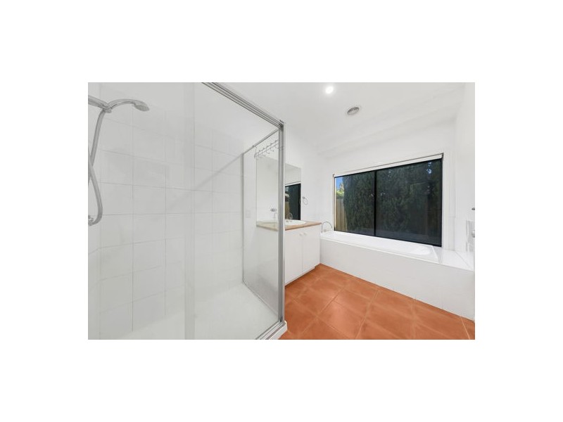 13 Masters Circuit, Roxburgh Park VIC 3064