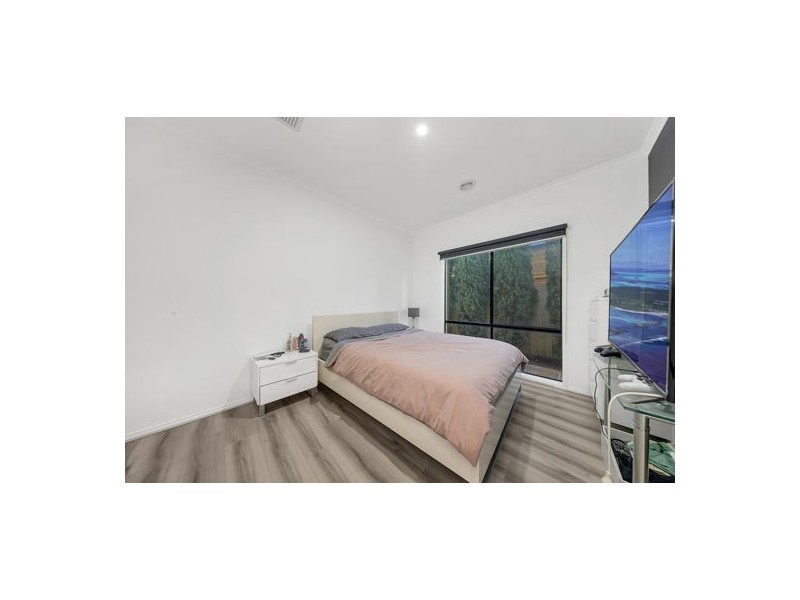 13 Masters Circuit, Roxburgh Park VIC 3064