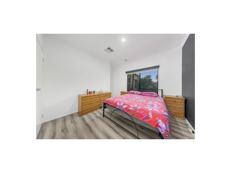 13 Masters Circuit, Roxburgh Park VIC 3064