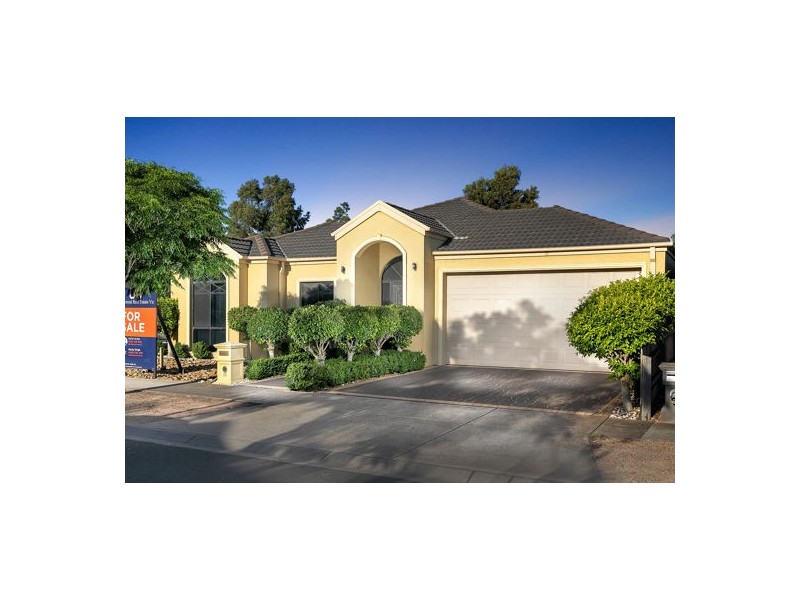 13 Masters Circuit, Roxburgh Park VIC 3064