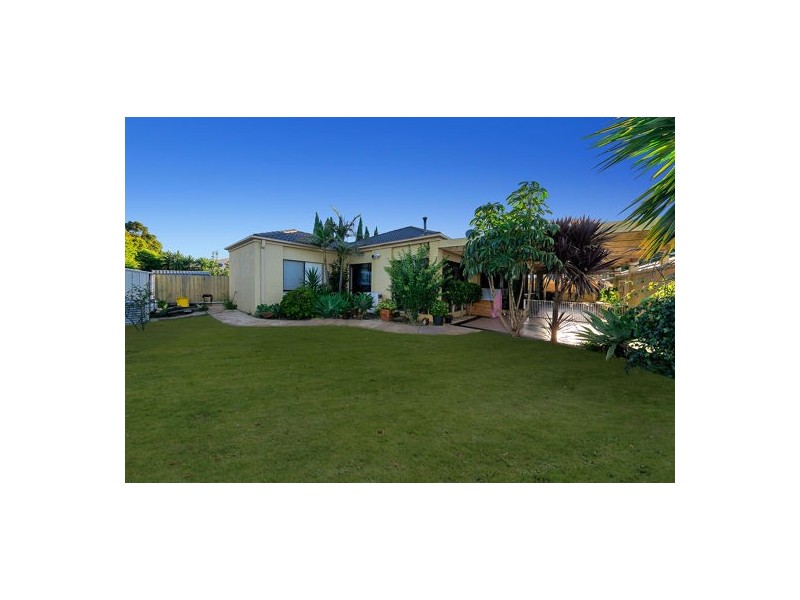 13 Masters Circuit, Roxburgh Park VIC 3064