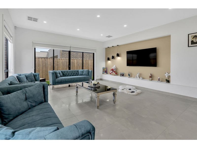 9 Janoli Street, Mickleham VIC 3064