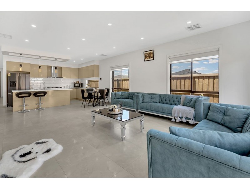 9 Janoli Street, Mickleham VIC 3064