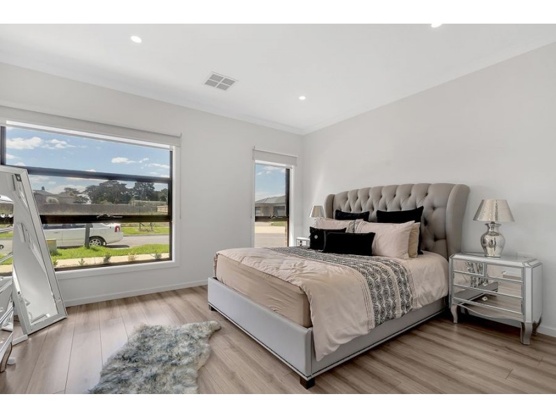 9 Janoli Street, Mickleham VIC 3064