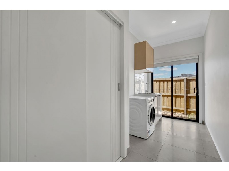 9 Janoli Street, Mickleham VIC 3064