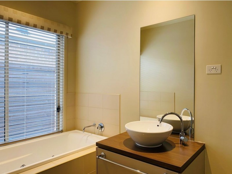 33 Princes Circuit, Craigieburn VIC 3064