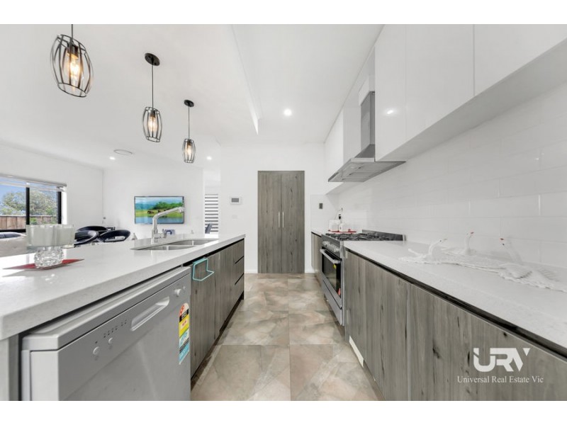 29 Turion Drive, Mickleham VIC 3064