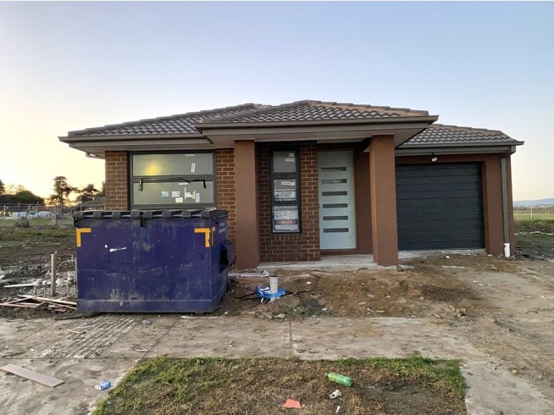 34 Feathertop Crescent, Donnybrook VIC 3064