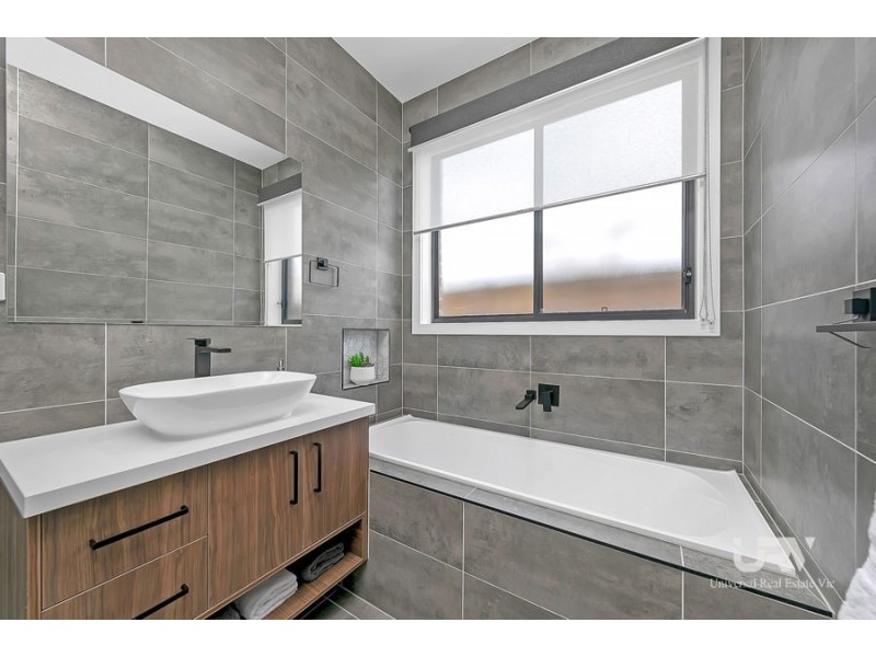 4 Pollen Place, Donnybrook VIC 3064