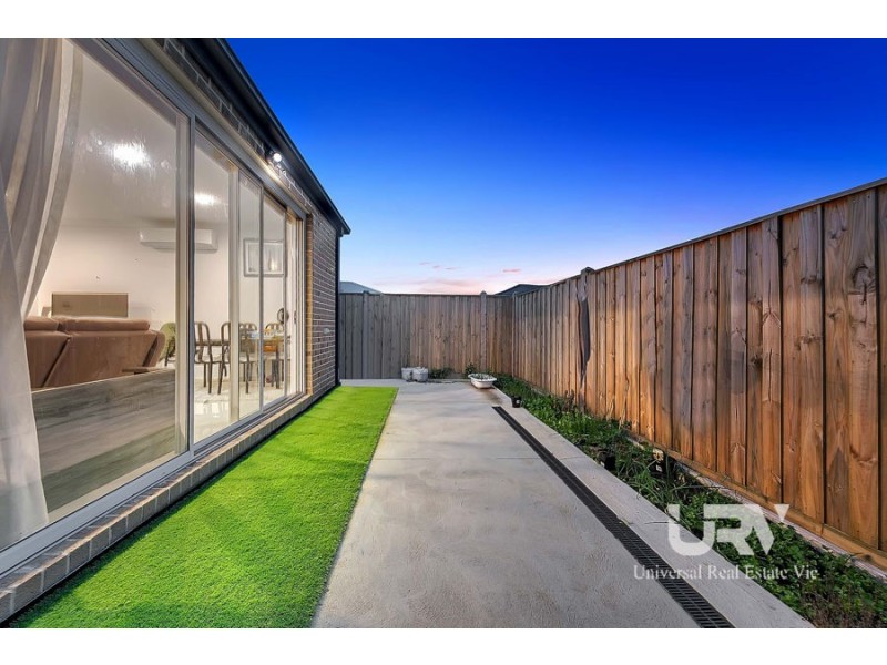 13 botwood street, Mickleham VIC 3064