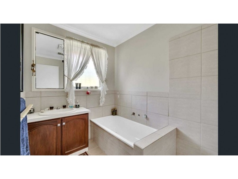 75 Hothlyn Drive, Craigieburn VIC 3064
