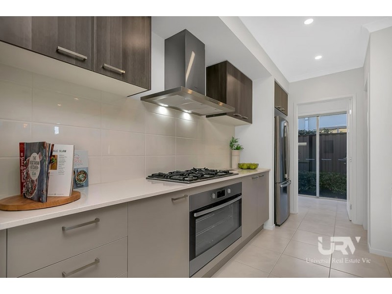 75 Whitfield Cres, Craigieburn VIC 3064