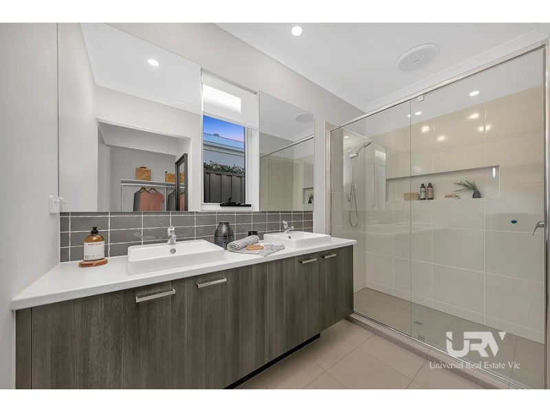 75 Whitfield Cres, Craigieburn VIC 3064