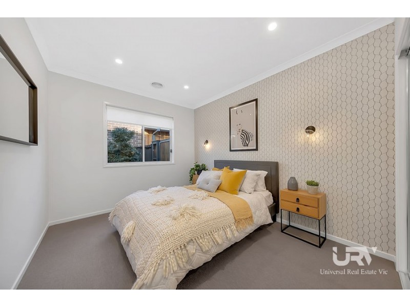 75 Whitfield Cres, Craigieburn VIC 3064