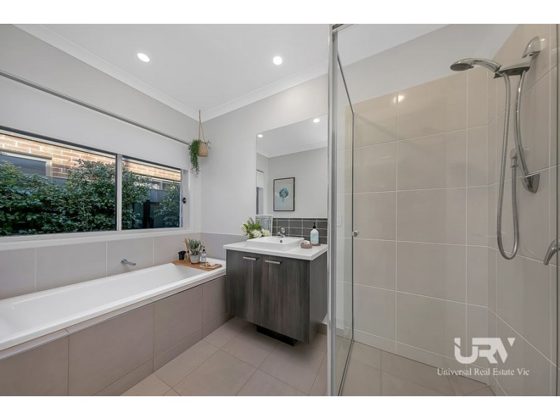 75 Whitfield Cres, Craigieburn VIC 3064