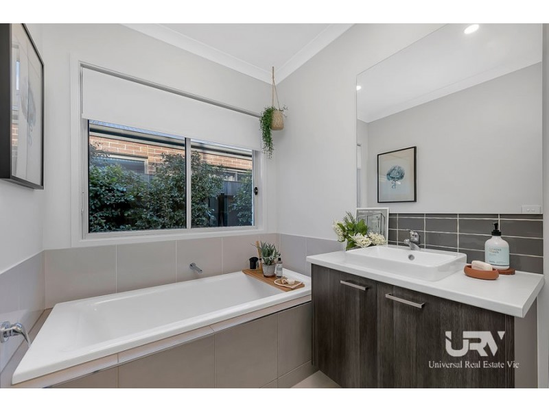 75 Whitfield Cres, Craigieburn VIC 3064