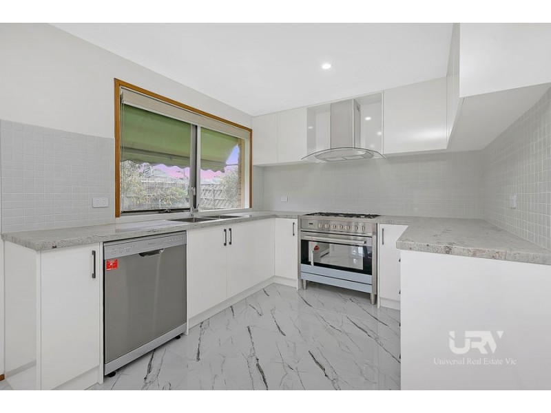 17 Carlisle St, Craigieburn VIC 3064