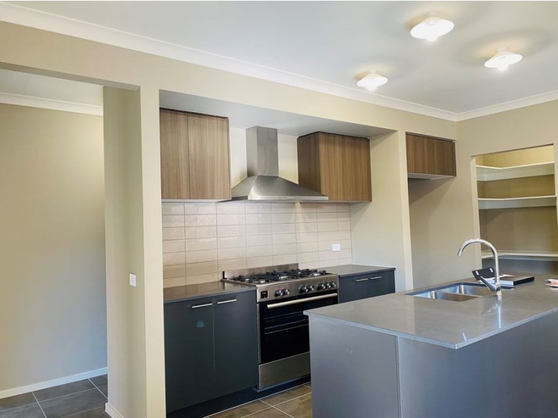 67 Ginger Crescent, Mickleham VIC 3064