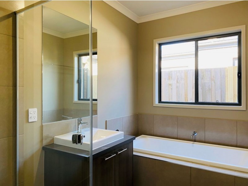 67 Ginger Crescent, Mickleham VIC 3064