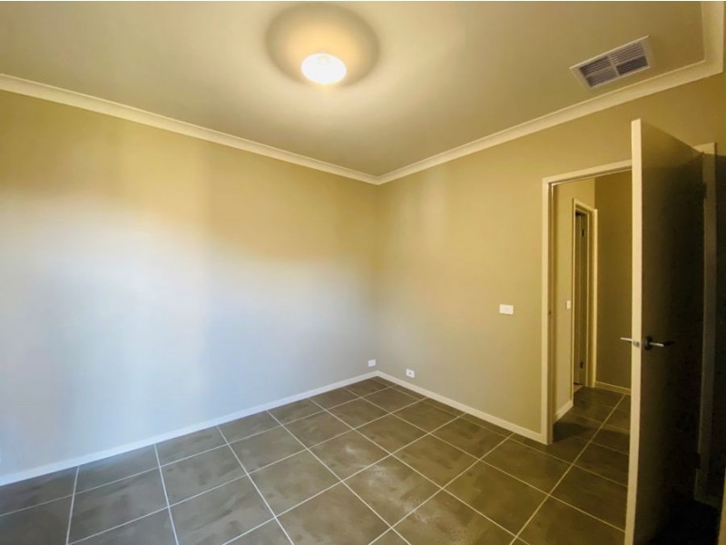 67 Ginger Crescent, Mickleham VIC 3064