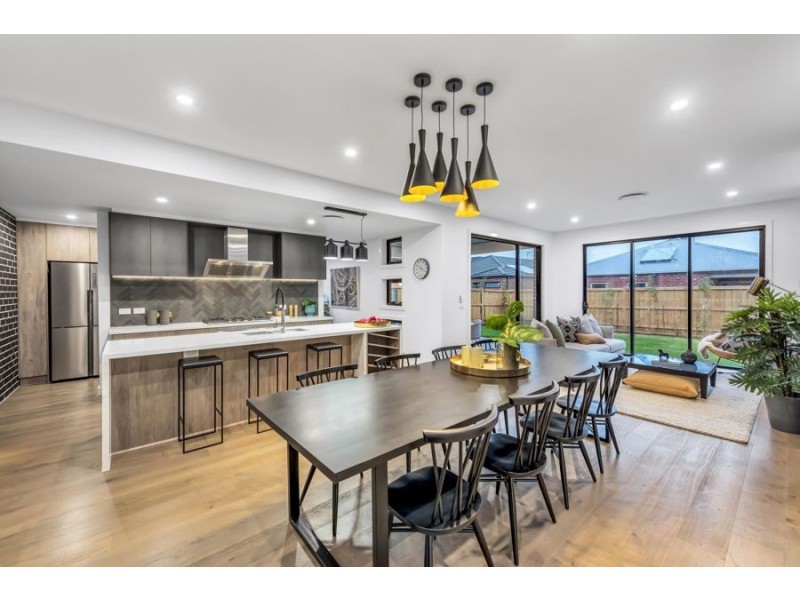 7 Poppy Street, Mickleham VIC 3064