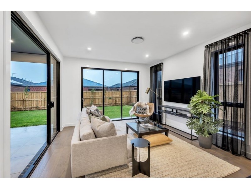 7 Poppy Street, Mickleham VIC 3064