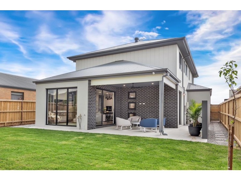 7 Poppy Street, Mickleham VIC 3064