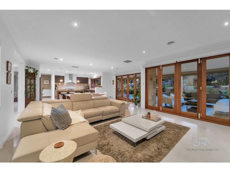 2 Carmelo Court, Hidden Valley VIC 3756