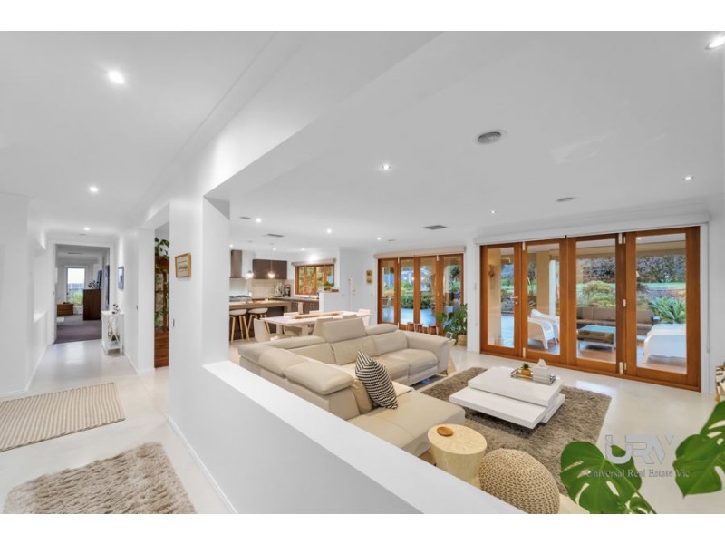 2 Carmelo Court, Hidden Valley VIC 3756